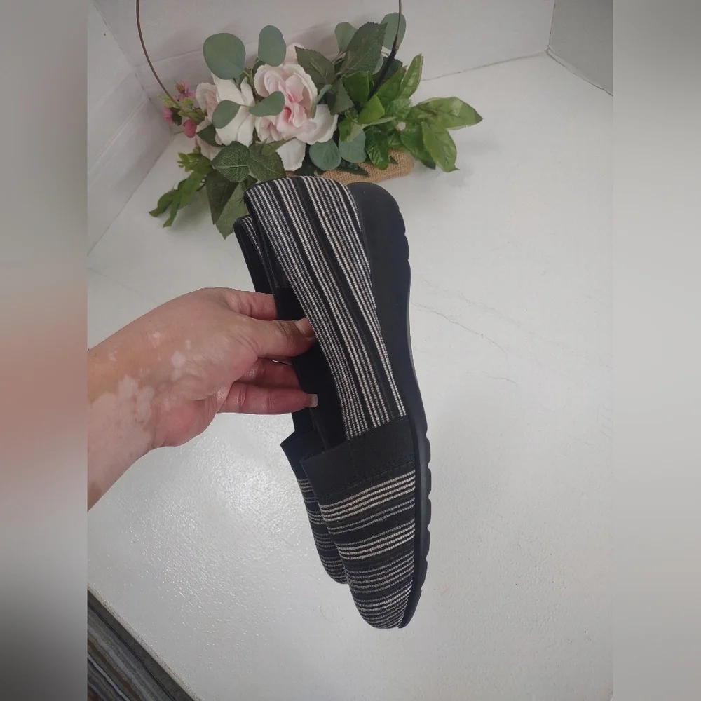 Munro Black Women's Flats